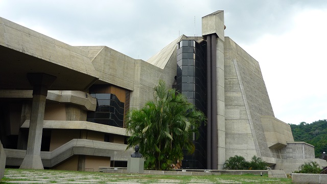 Gladys_Calzadilla-Serie_Espacios_de_Arte_Teatro_Teresa_Carreño_ Bellas Artes_Caracas_2015. 