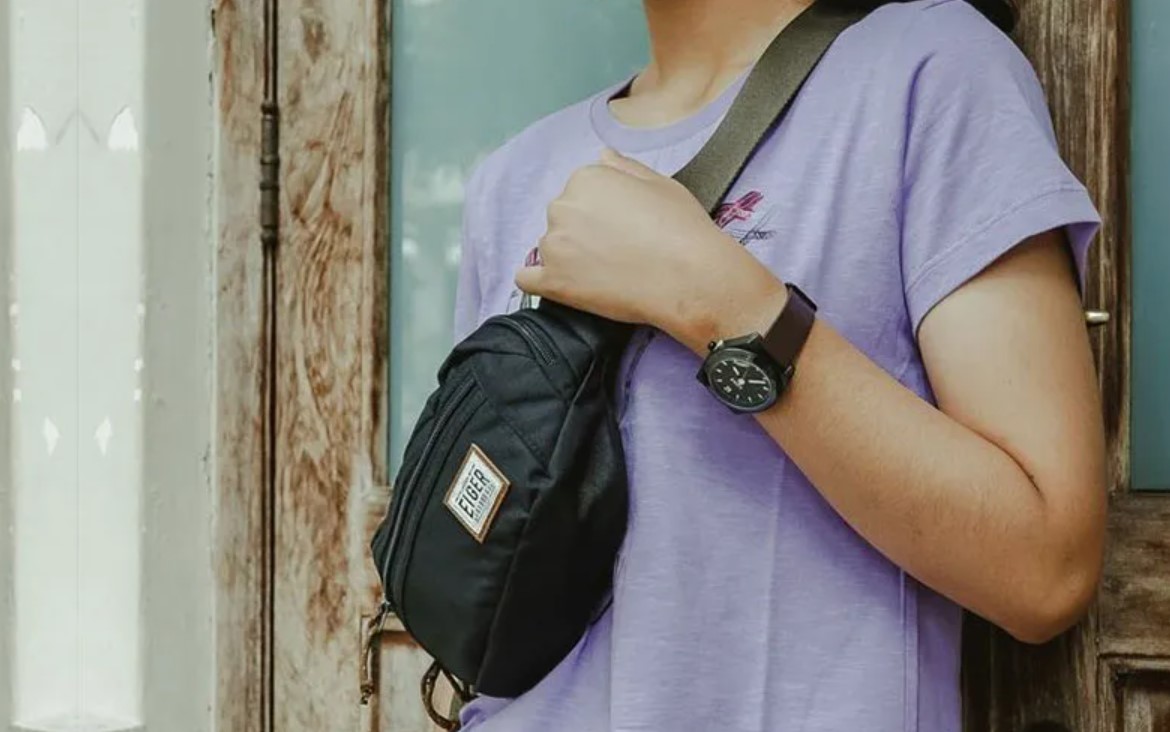 Tips Memakai Waist Bag (Tas Pinggang) Agar Terlihat Modis