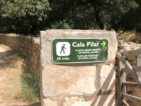 Cartel en Cala Pilar
