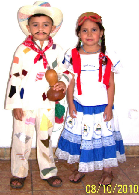 Reviviendo Vestimentas Folklóricas