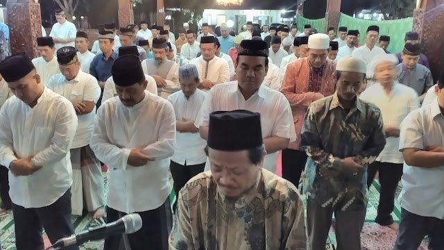 bupati Blora dan wakilnya shalat bersama