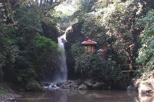 wisata di bandung curug dago