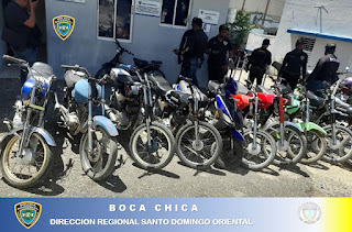 Policía de Boca Chica retiene 10 motocicletas que transitaban de manera ilegal