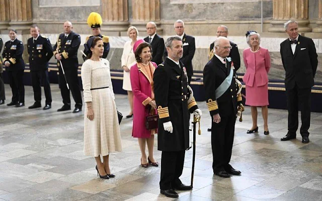 Queen Mary wore a Mark Kenly Domino Tan. Princess Victoria wore a pink dress by Andiata. Princess Sofia wore a coat dress by Andiata