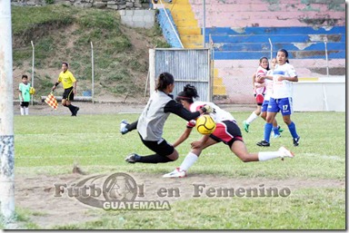 con todo al arco, igual por evitar el gol