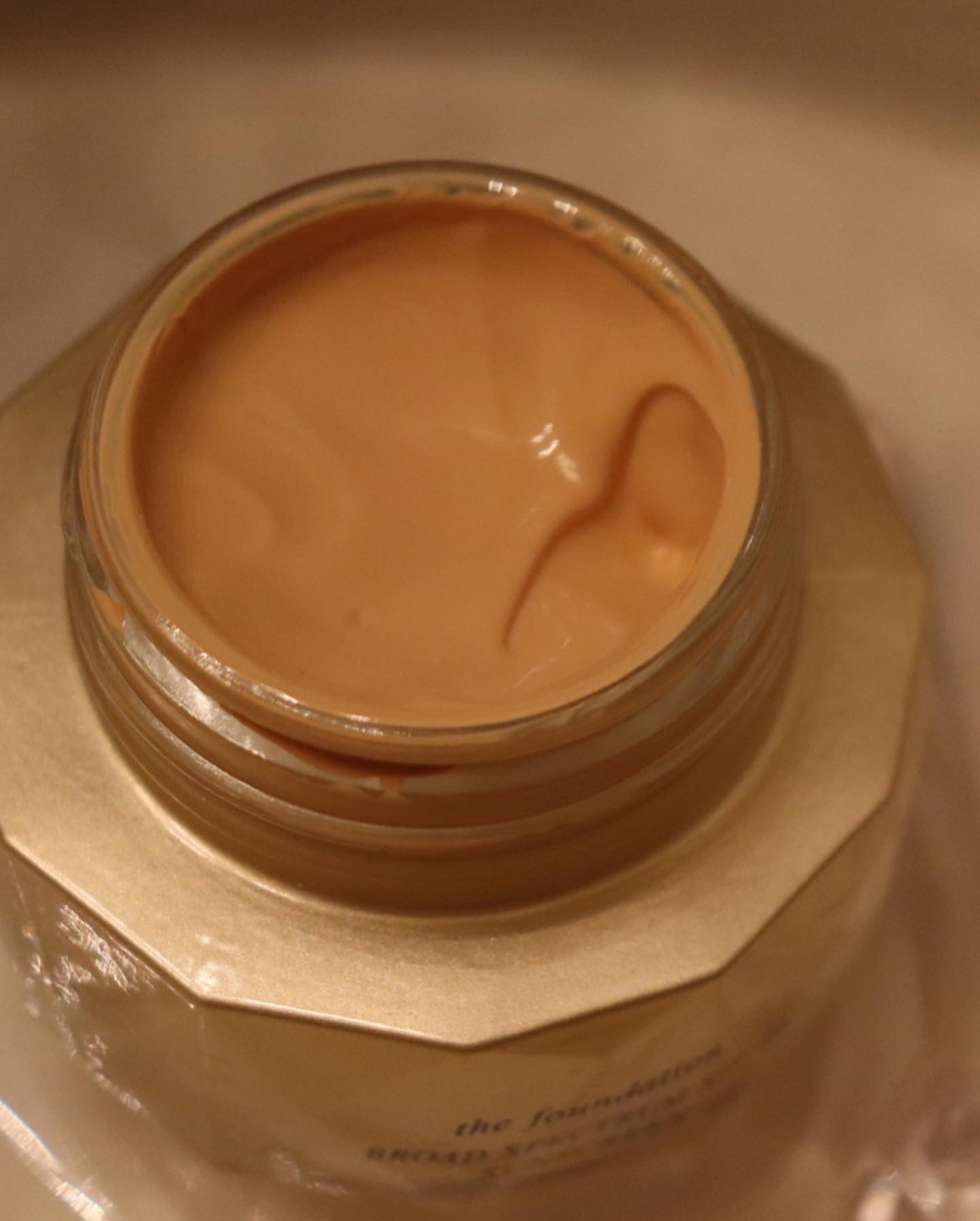 Cle de Peau the foundation