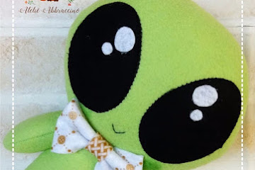 Boneco Alien de Feltro com Moldes para Decoração de Quarto Jovem                          
