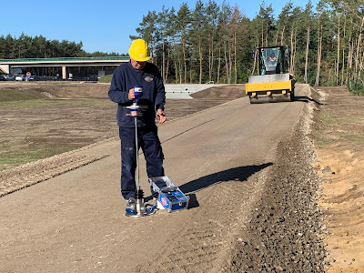 Leichtes Fallgewichtsgerät im Strassenbau