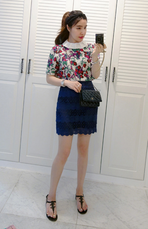 Floral Blouse with Pleated Collar