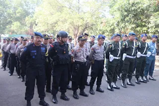 Polres Cirebon Gelar Apel terpadu dalam rangka kesiapan pengamanan pungut suara Pilkuwu serentak tahun 2019.