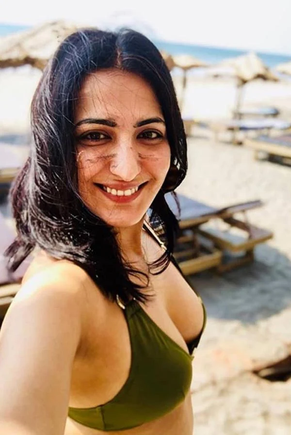 Eisha Chopra bikini hot actress