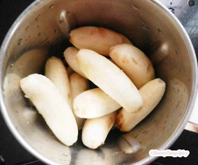 Peeled Cherupazham (small bananas) placed in a mixer grinder.