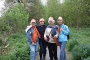 Bij 3 moesten we een oranje kroon in elkaar zetten en hem op doen! (img )