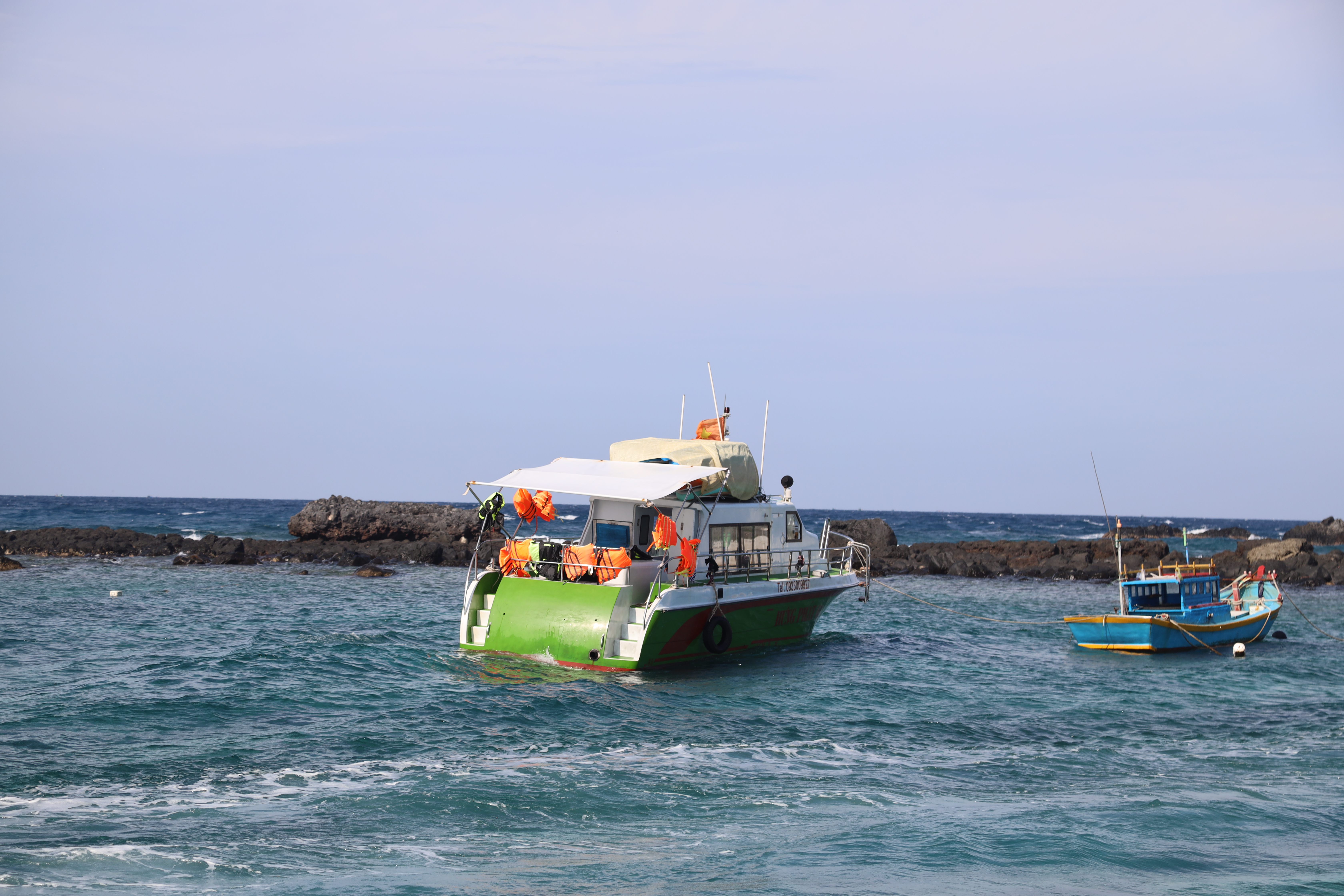 Cano khám phá Hòn Tranh ở Phú Quý