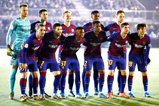 F. C. BARCELONA. Temporada 2019-20. Neto, Lenglet, Frenkie De Jong, Junior, Rakitic. Griezmann, Carles Pérez, Ansu Fati, Nélson Semedo, Sergi Roberto y Riqui Puig. U. D. IBIZA 1 F. C. BARCELONA 2 Miércoles 22/01/2020: 19:00 horas. Copa del Rey, dieciseisavos de final, partido único. Ibiza, estadio Municipal de Can Misses. GOLES: 1-0: 9’, Caballé. 1-1: 72’, Griezmann. 1-2: 90+5’, Griezmann. ENTRENADORES: UD Ibiza: Pablo Alfaro. FC Barcelona: Quique Setién. ARBITRO: Pablo González Fuertes, Asturias.