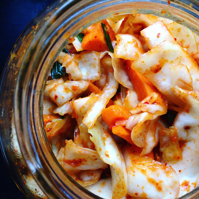 kimchi, cabbage, fermentation, fermented, gut health, probiotics, lacto-fermentation, spicy, umami, korean food, recipe, vegetables, vegetarian, vegan, preserving, retreat, de tout coeur limousin, France, Limousin, Creuse, food blogger, recipes, foodies, prebiotic, probiotic, 