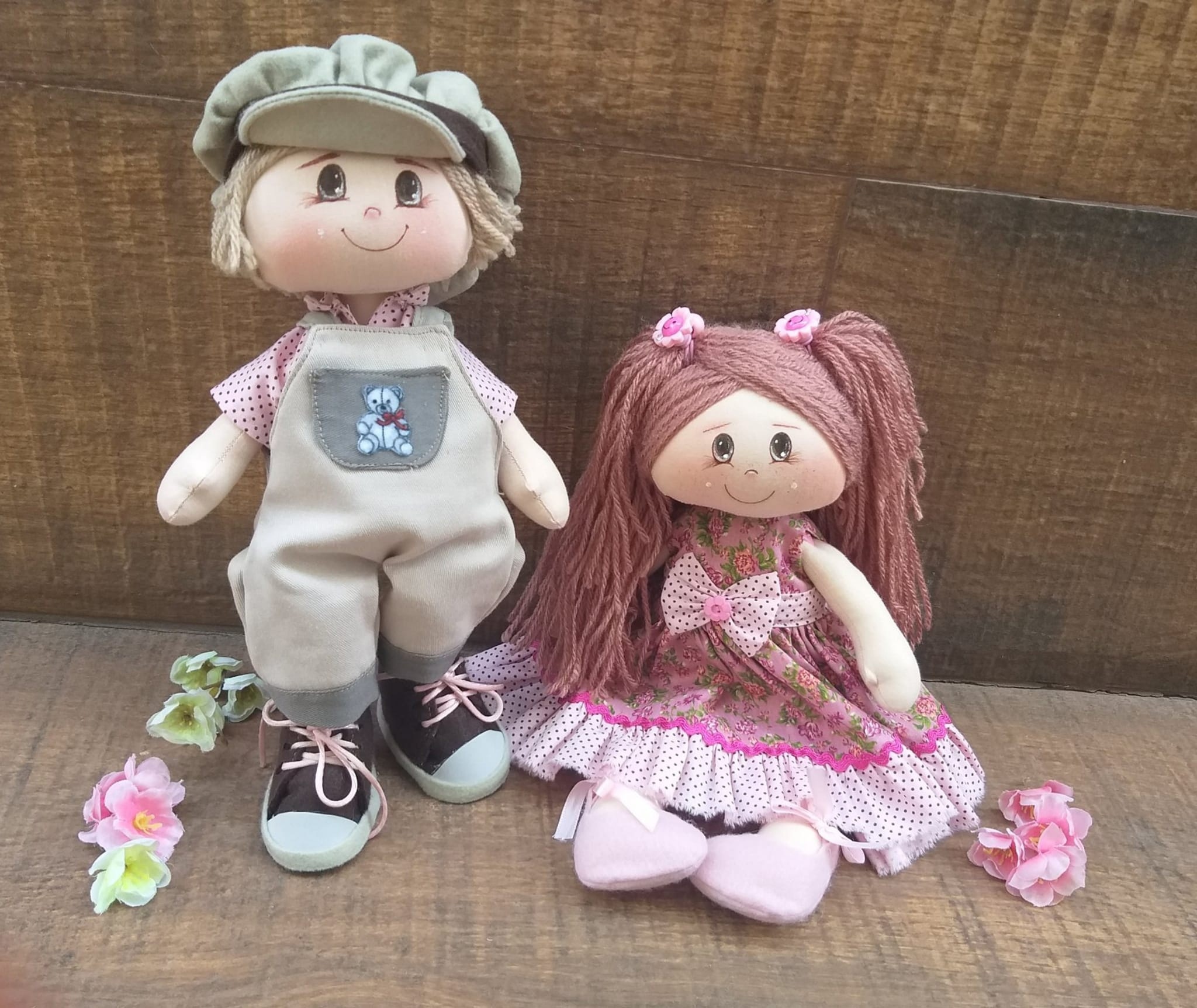Roupinhas para bonecas com moldes para imprimir  Roupas de boneca de pano,  Artesanato bonecas de pano, Fazendo boneca de pano