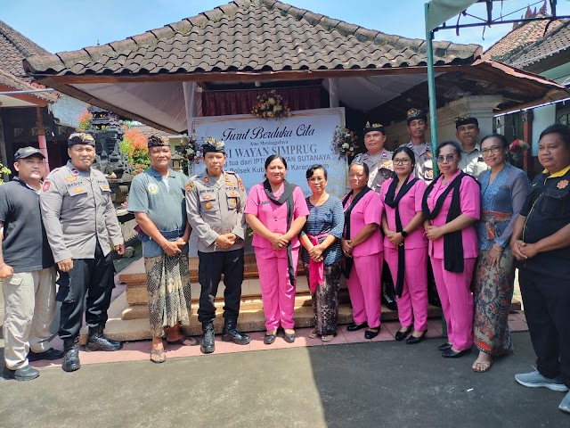 Orang Tua Waka Polsek  Meninggal, Kapolsek Kubu  Bersama Angggota  dan  Bhayangkari  Giat Melayat dan Sampaikan Duka Cita.