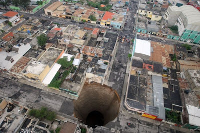 Giant Sinkholes on Home  Omg   A Giant Sinkhole Or Gates To Hell  It S So Huge