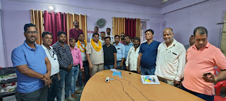 Media Kesari  Gangapur City  गंगापुर सिटी I जर्नलिस्ट एसोसिएशन ऑफ राजस्थान `जार' की नव घोषित जिला गंगापुर सिटी की कार्यकारिणी की प्रथम बैठक पंचायत समिति परिसर में आयोजित की गई। बैठक जार प्रदेश सचिव एवम नेशनल यूनियन ऑफ जर्नलिस्ट्स इंडिया के कार्यकारिणी सदस्य भविष्य कुमार 'भानु' के मार्गदर्शन एवं जिला संयोजक मनोहर गुप्ता के नेतृत्व में रखी गई।