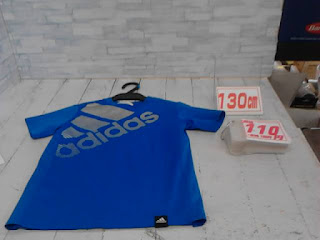 中古品　子供服　１３０㎝　adidas　ブルー　半袖Tシャツ　１１０円