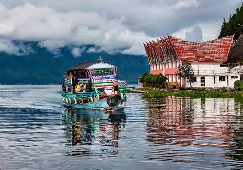 Menikmati Keindahan Alam di Objek Wisata Danau Toba Sumatera Utara