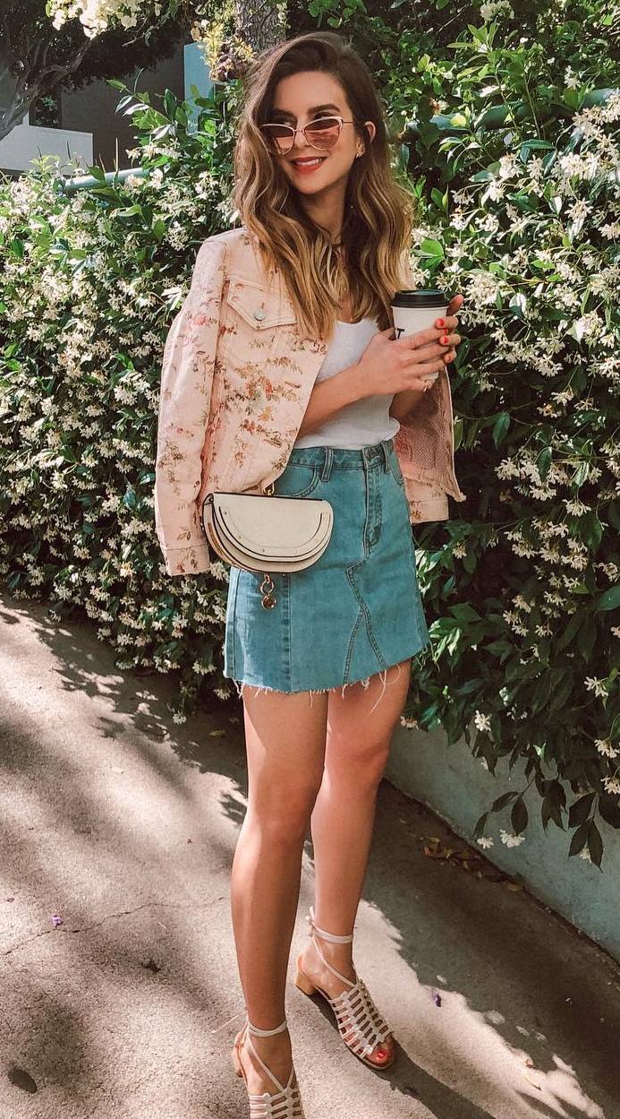 gorgeous outfit idea / denim skirt + floral jacket + top + bag + sandals