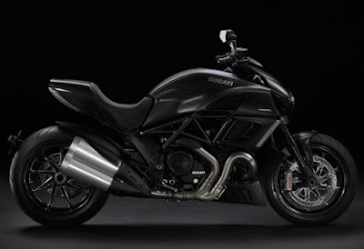 Ducati-Motorcycles-Diavel-Carbon