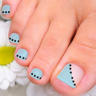 uñas decoradas con puntos