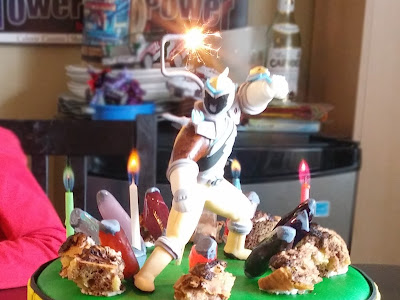 <span class="cf-icon-ok w-12 h-12 absolute left-1/2  md:left-auto md:right-0 md:top-0 -ml-6 -bottom-4"></span>  anniversaire power rangers dino charge 254342-Deco anniversaire  power rangers dino charge