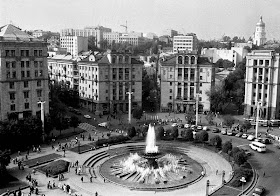 Фото Укринформ: Площадь Октябрьской революции,1990 год