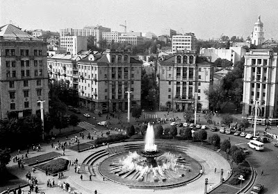 Фото Укринформ: Площадь Октябрьской революции,1990 год