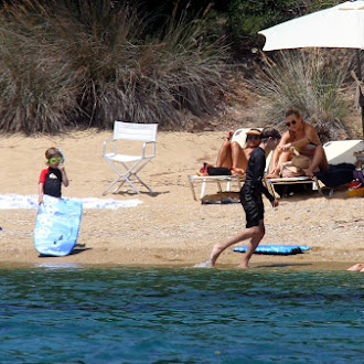 Kate_Hudson_Bikini_Candids_in_Skiathos_Island_July_24_2016_27.jpg