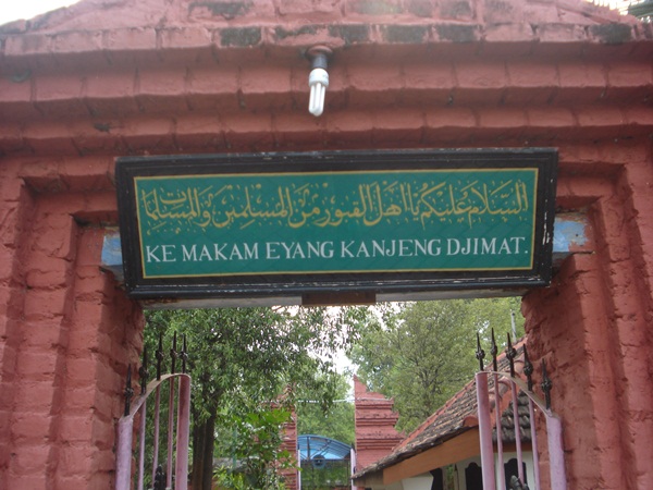 Masjid Al Mubarok Nganjuk ( Masjid Unik )  Afri Kenz