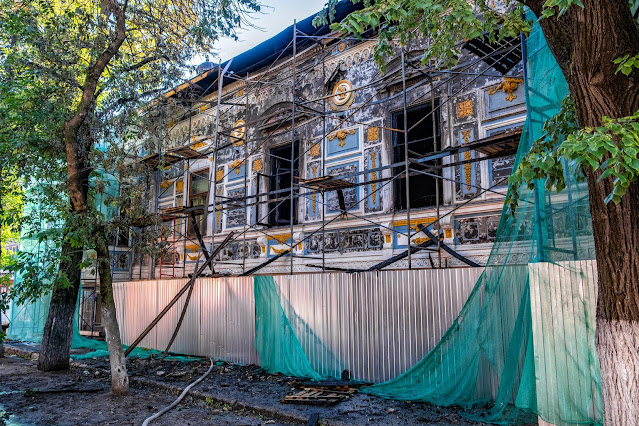 Сгоревшие окна литературного музея Горького