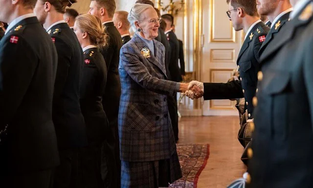 Queen Margrethe received newly appointed officers from the Army and Air Force as well as from the Danish Emergency Management Agency