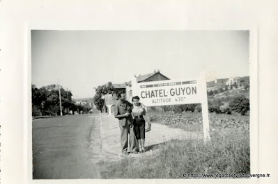 Photo de famille NB panneaux de villes Châtel-Guyon