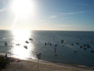 Vista parcial da Praia de Mucuripe ao entardecer.