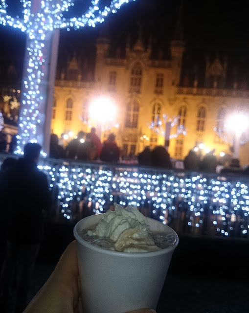 Hot chocolate, thick, central square background