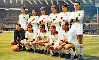 A. C. MILAN - Milán, Italia - Temporada 1962-63 - Maldini, Benítez, Rivera, Altafini, Mora, Privatelli; Ghezzi, Trebbi, David, Trapattoni y Sani - A. C. MILAN 2 (Altafini 2), S. L. BENFICA 1 (Eusebio) - 22/05/1963 - VIII Copa de Europa, final - Londres (Inglaterra), estadio de Wembley - El MILAN gana su primera Copa de Europa