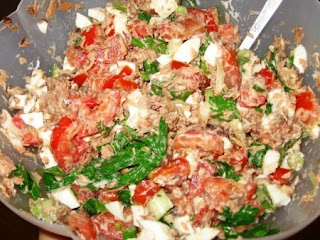 рецепт салата из тунца и зерненого творога