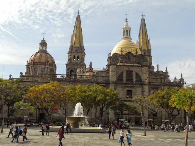 Guadalajarízate - Catedral de Guadalajara vista desde la Plaza de la Liberación