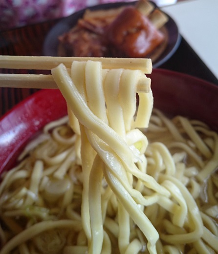 西原そばの生麺の写真