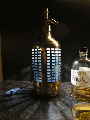 Lappo, siphon, bar, restaurant, cocktail, whisky, eau de seltz, auto siphon, jouy le chatel, éclairages, lampe, lampesgrichard, richard, grichard, g’richard, vintage, ancien, retro, atelier, désign, industriel, édison, brocante, loft, dans le noir, ampoule