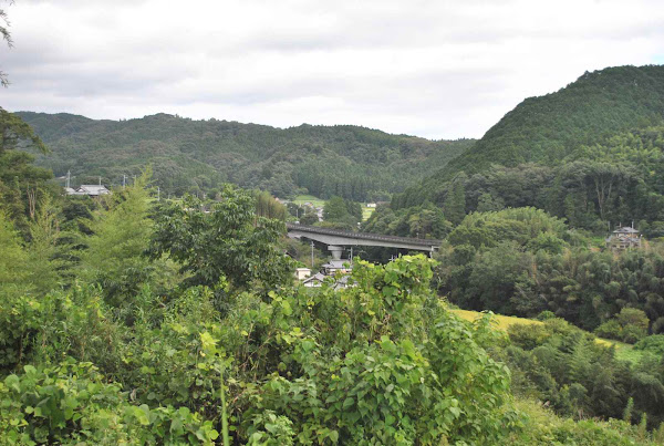 新永久橋山々を見渡す