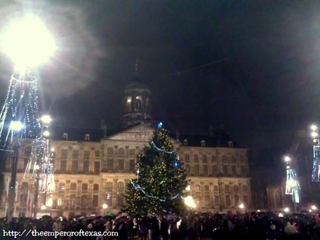 Dam Square. Royal Palace. 25 minutes to THE NEW YEAR 2013