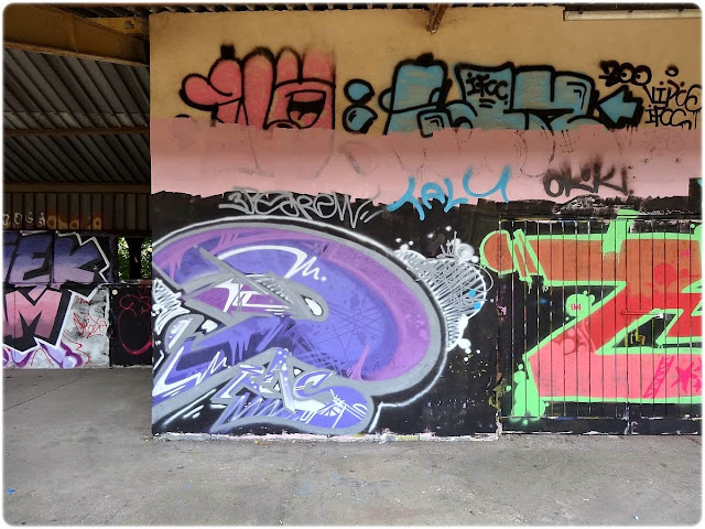 Graffiti z terminala pocztowego przy Towarowej 5