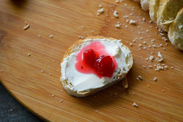 Holiday Appetizer Recipe: Cranberry Bruschetta (with homemade cranberry sauce)