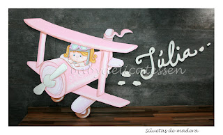 silueta infantil madera avioneta con niña babydelicatessen