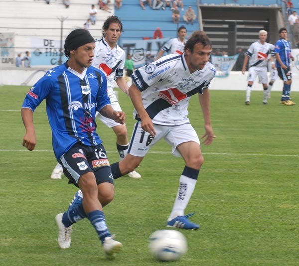 Gimnasia va en busca de un triunfo Monumental